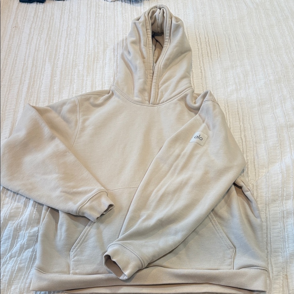 ALO Yoga Light Cream hoodie